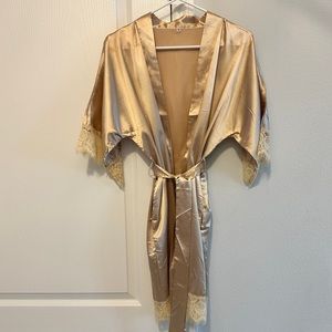 Gold/Champagne Robe (EUC)